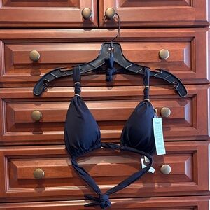 NWT Vitamin A Black Triangle Bikini Top Sm/6 NWT